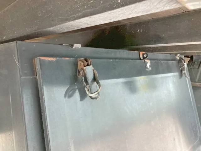 工具箱のロックに曲がりがあります。|三菱 ファイター TKG-FK64F(2WD)の写真21
