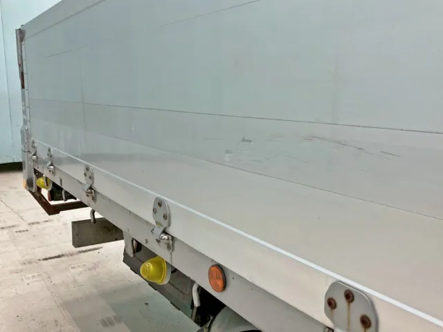 運転席側アオリ後方に引きキズがあります。|三菱 ファイター TKG-FK64F(2WD)の写真26