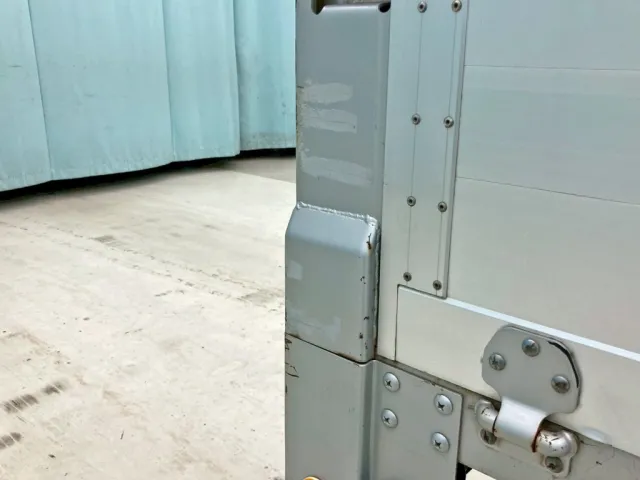 運転席側リヤ柱に引きキズ・手塗り箇所があります。|三菱 ファイター TKG-FK64F(2WD)の写真27