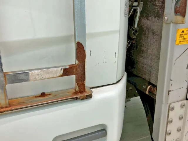 助手席側クォーターパネル下部にキズがあります。|三菱 ファイター TKG-FK64F(2WD)の写真30