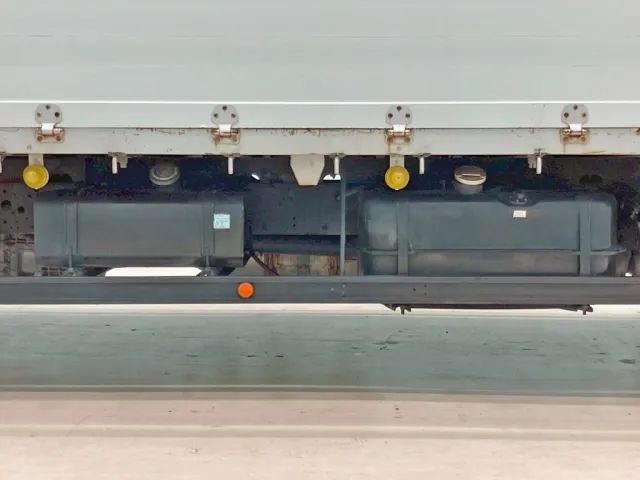 燃料タンクは100Lと200Lが付いています。|三菱 ファイター TKG-FK64F(2WD)の写真38