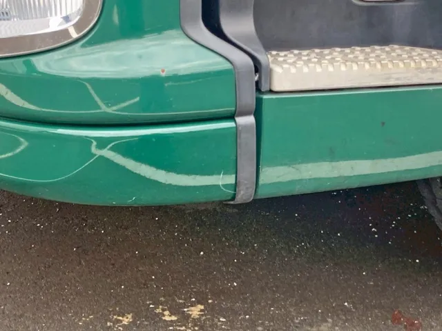 フロントバンパー助手席側にキズがあります。|いすゞ ギガ QDG-EXZ52BJの写真18