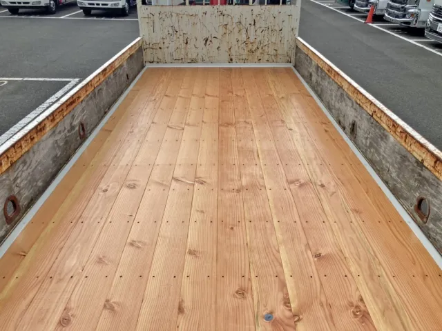 床の状態|日野 レンジャー TKG-FC9JKAA(2WD)の写真9