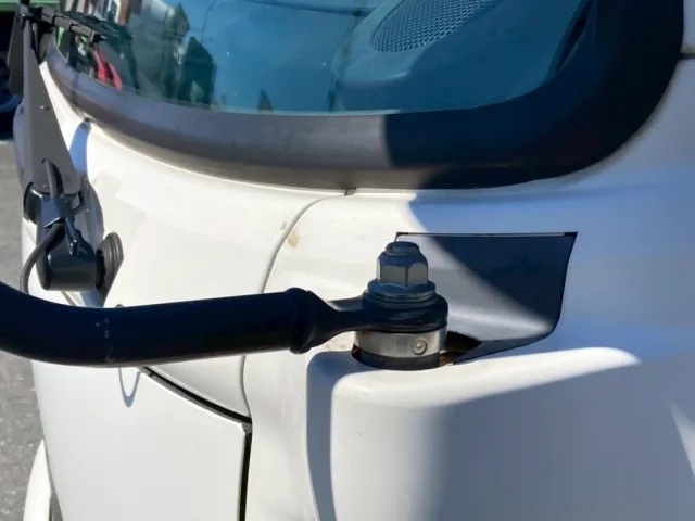 ステー取り付け部のカバーが欠品してます|日野 レンジャー TKG-FC9JKAA(2WD)の写真24