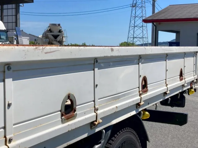 ボディー左アオリ上縁にすり傷、ロープ穴にサビが有ります|日野 レンジャー TKG-FC9JKAA(2WD)の写真33