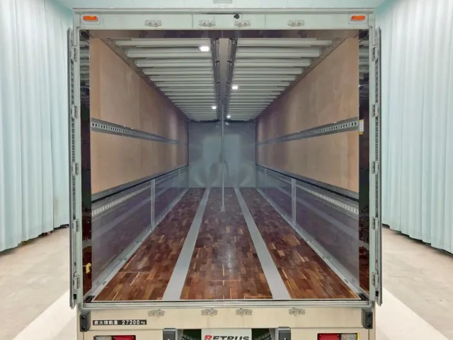 門口周りはステンレス製です。|トレクス PFB34118の写真10