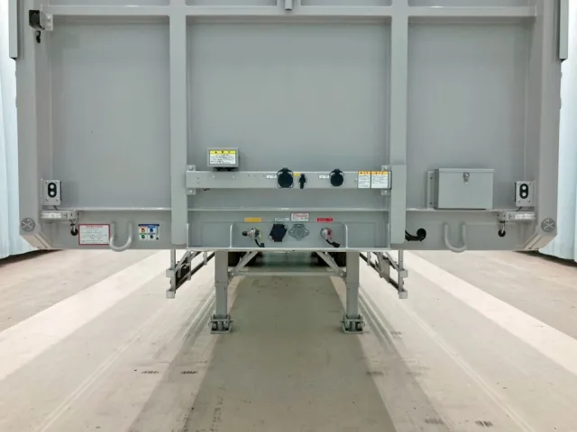 ボディー前方左右にもウイングの開閉スイッチが付いています。|トレクス PFB34118の写真23