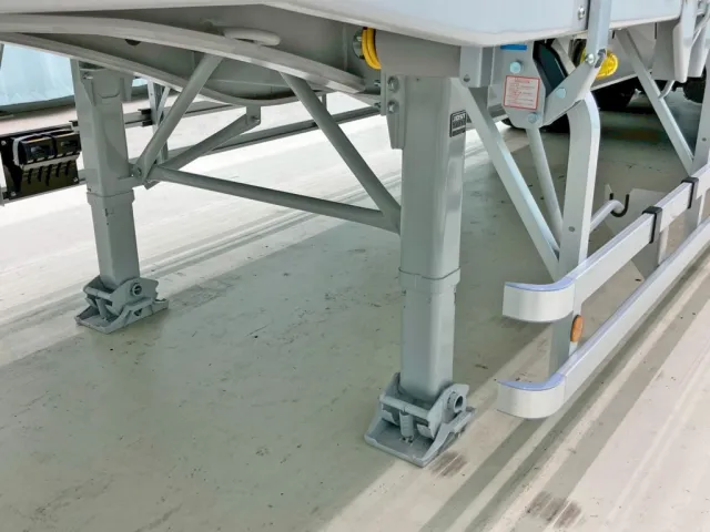 脚は手動式です。|トレクス PFB34118の写真29