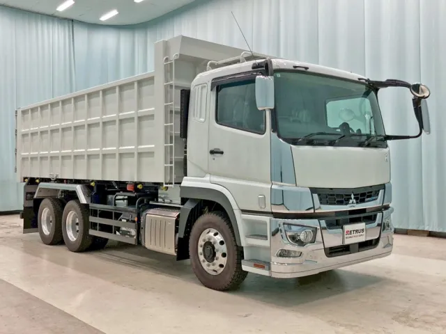 ホイールはアルミ製、リヤフェンダーはステンレス製です。|三菱 スーパーグレート 2PG-FV70HYの写真2