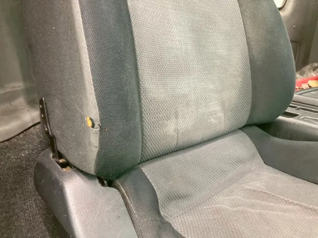 運転席背もたれに破れがあります。|日野 レンジャー TKG-FC9JGAA(2WD)の写真9