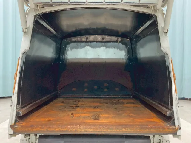 タンク内部の状態です。|日野 レンジャー TKG-FC9JGAA(2WD)の写真13