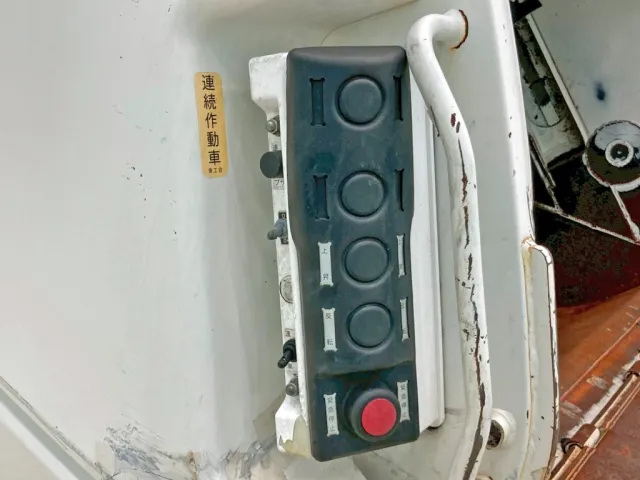 連続 ⇔ 単独切り替えスイッチ付きです。|日野 レンジャー TKG-FC9JGAA(2WD)の写真20