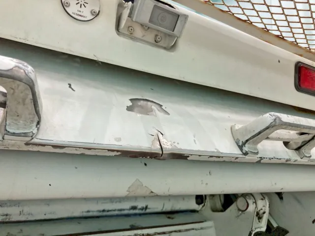 テールゲート中央部に割れがあります。|日野 レンジャー TKG-FC9JGAA(2WD)の写真21