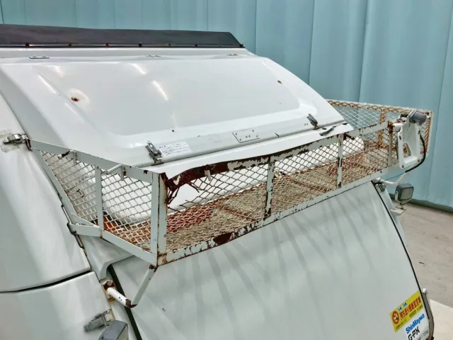 テールゲート上部に物入れが付いています。(枠に歪み・サビがあります)|日野 レンジャー TKG-FC9JGAA(2WD)の写真23