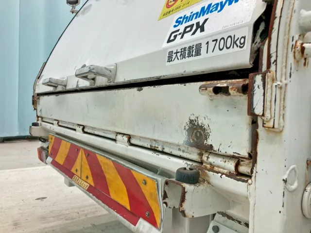 フロントテーブル運転席側のロックが欠損しています。|日野 レンジャー TKG-FC9JGAA(2WD)の写真25