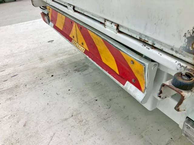 非常停止バーの運転席側に歪みがあります。|日野 レンジャー TKG-FC9JGAA(2WD)の写真26