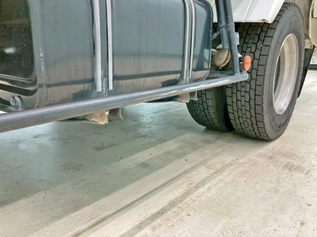 助手席側サイドバンパー後方に引きキズがあります。|日野 レンジャー TKG-FC9JGAA(2WD)の写真35