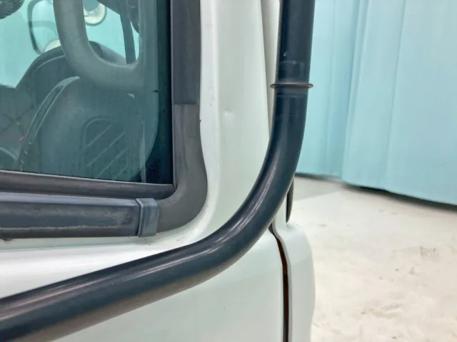 運転席ドアにヘコミがあります。|日野 レンジャー TKG-FC9JGAA(2WD)の写真43