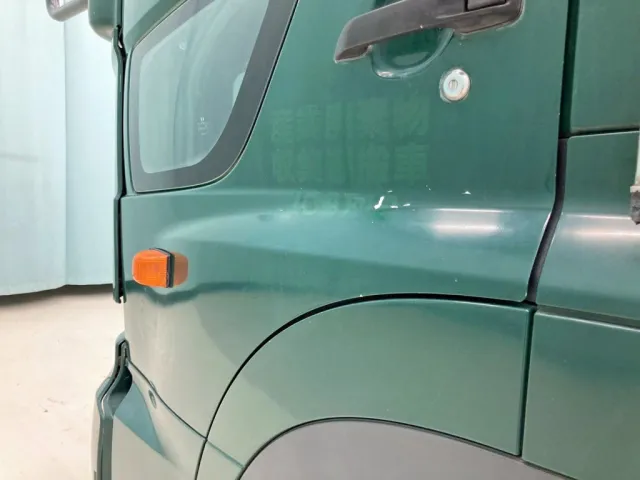 助手席ドアにキズ・シールはがし跡があります。|日野 プロフィア 2DG-FS1AGAの写真23