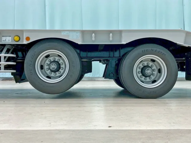 リフトアクスル機能付きです。(前1軸がリフトアップします)|トレクス  PLR229AZの写真16