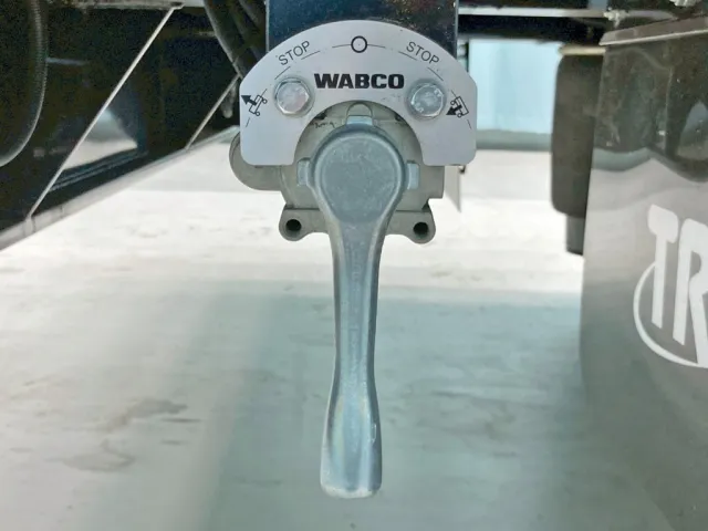 エアサスの昇降レバーです。|トレクス  PLR229AZの写真18