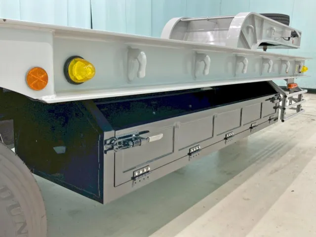 運転席側にりん木入れが付いています。|トレクス  PLR229AZの写真21