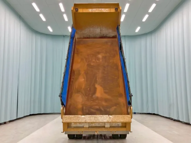 床は鉄板です。|日野 プロフィア QKG-FS1EKDAの写真9