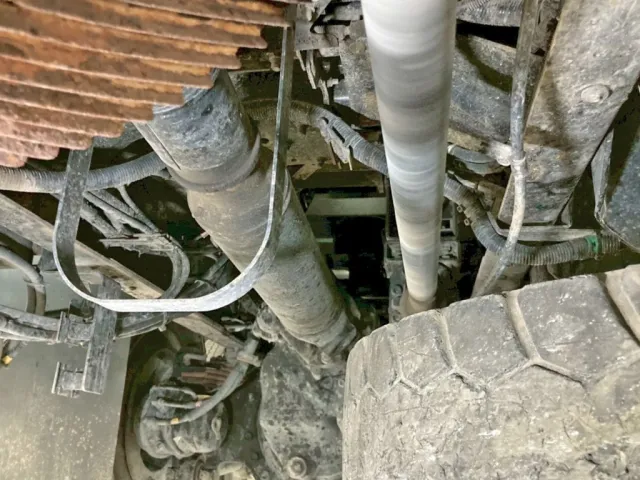 下まわりの状態です。(中央前方)|日野 プロフィア QKG-FS1EKDAの写真21