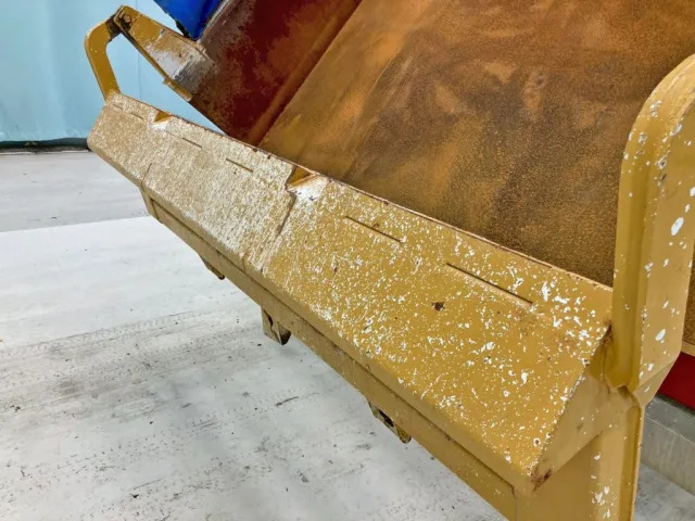 リヤゲート上部はアングル加工されています。|日野 プロフィア QKG-FS1EKDAの写真25