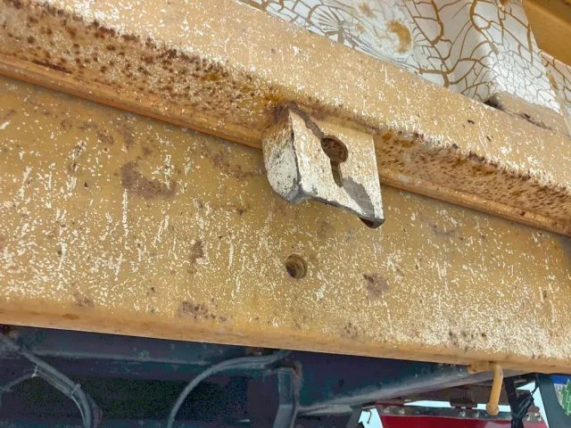 中央部ロック穴部歪み 及び ロックボルト欠品しています。|日野 プロフィア QKG-FS1EKDAの写真29