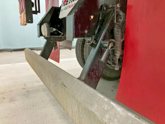 可倒式リヤバンパーのロックが固着しています。(運転席側)|日野 プロフィア QKG-FS1EKDAの写真31