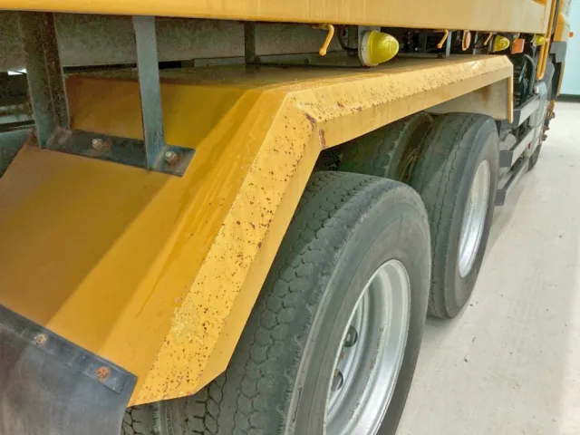 運転席側リヤフェンダーにキズ・サビ・ヘコミがあります。|日野 プロフィア QKG-FS1EKDAの写真33