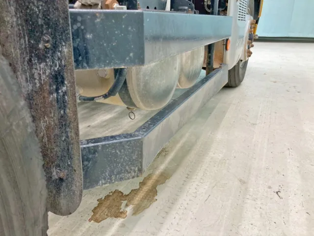 運転席側サイドバンパーに曲がりがあります。|日野 プロフィア QKG-FS1EKDAの写真35