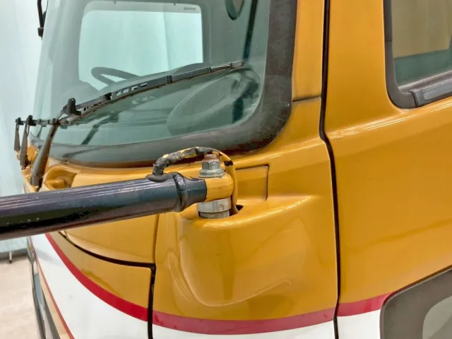 助手席側サイドミラー取り付け部カバー欠品しています。|日野 プロフィア QKG-FS1EKDAの写真39