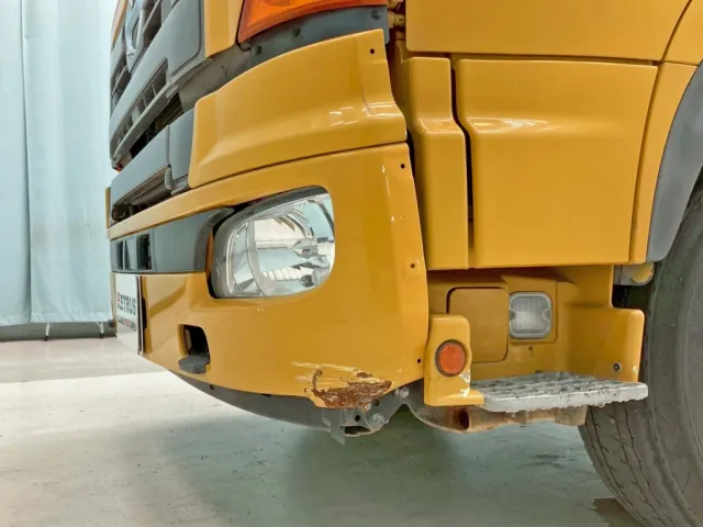 フロントバンパー助手席側にキズ・サビ・ヘコミ 及び カバー欠品しています。|日野 プロフィア QKG-FS1EKDAの写真40