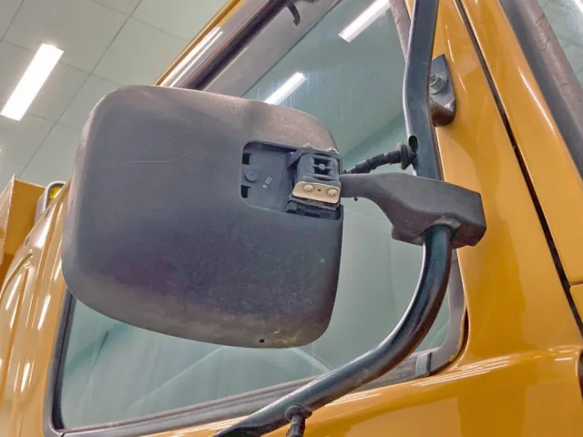運転席側補助ミラー取付部に割れ・カバー欠品しています。|日野 プロフィア QKG-FS1EKDAの写真42