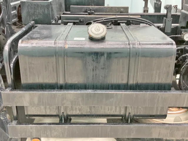 燃料タンクは300Lです。|日野 プロフィア QKG-FS1EKDAの写真45