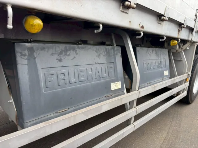 助手席側に工具箱が付いています。|フルハーフ  DFPFH341Aの写真16