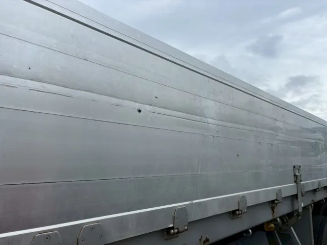 助手席側アオリ中央に擦り傷、ヘコミあります。|フルハーフ  DFPFH341Aの写真20