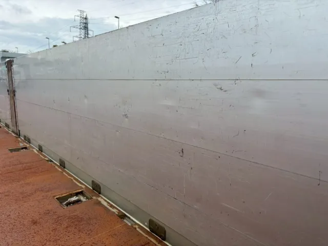 助手席側アオリ前方内側にヘコミあります。|フルハーフ  DFPFH341Aの写真27