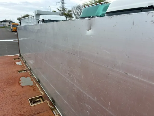 助手席側アオリ後方内側にヘコミあります。|フルハーフ  DFPFH341Aの写真28