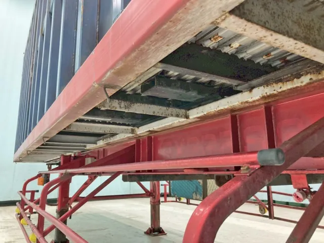 シャーシとネタの状態です。(コンテナ縦ネタ・横ネタは鉄製です)|トレクス  NCCTB34081の写真6