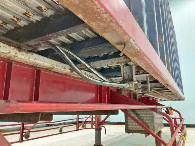 シャーシとネタの状態です。(コンテナ縦ネタ・横ネタは鉄製です)|トレクス  NCCTB34081の写真7