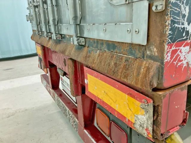 リヤレールの所々にヘコミがあります。(運転席側)|トレクス  NCCTB34081の写真23