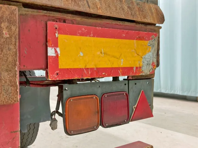 運転席側反射板に破れがあります。|トレクス  NCCTB34081の写真26