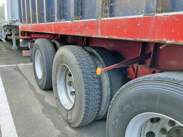 運転席側後方のロープフックに曲がりがあります。|トレクス  NCCTB34081の写真28