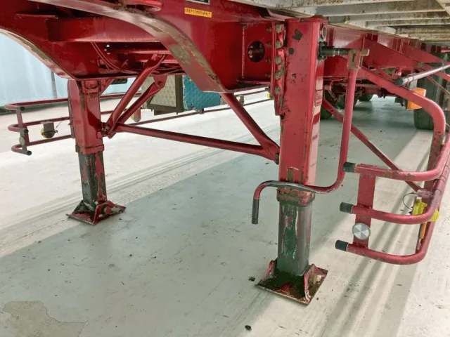 脚は手動式です。|トレクス  NCCTB34081の写真37