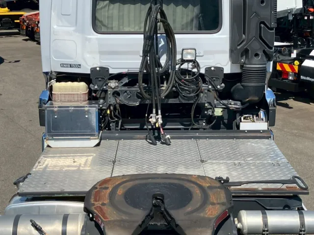 踊り場の状態です。|UDトラックス クオン 2PG-GK5AADの写真9