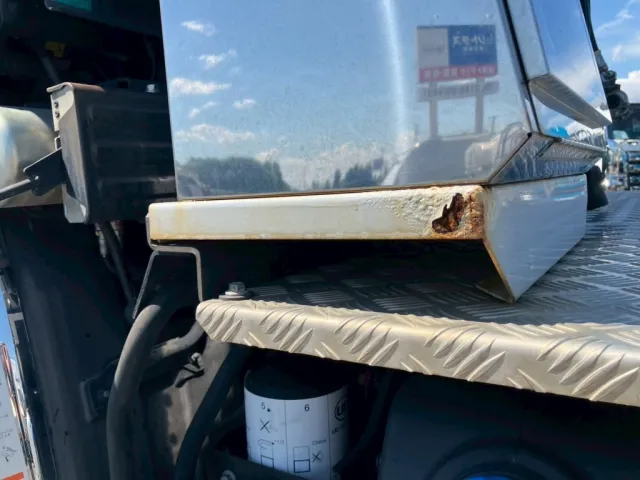 工具箱取付部にサビ・腐食があります。|UDトラックス クオン 2PG-GK5AADの写真17