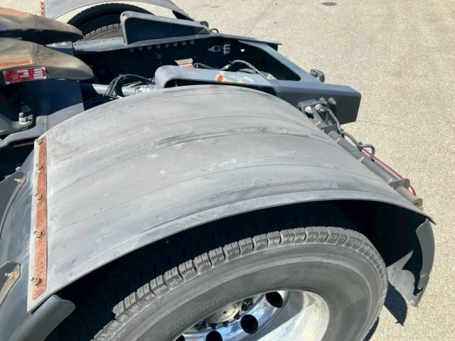 助手席側リヤフェンダーにキズがあります。|UDトラックス クオン 2PG-GK5AADの写真18